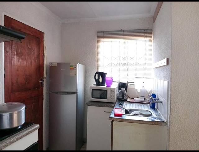 2 BEDROOM HOUSE FOR SALE IN BEVERLY HILLS